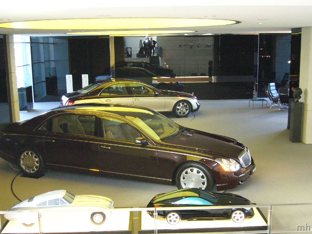 P1010986 Ein Blick in die Maybach Ecke - im Fordergund die Lang-Ausf�hrung